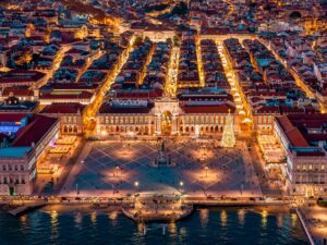 Read more about the article Praça do Comércio: A Practical Guide to Lisbon’s Majestic Square