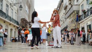 Read more about the article Lisbon Carnival: The Epic Party of the Year!